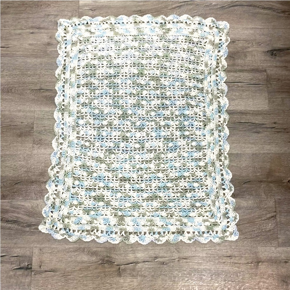 Vintage Granny-made Crocheted Baby Blanket/Afghan with Scalloped Edge